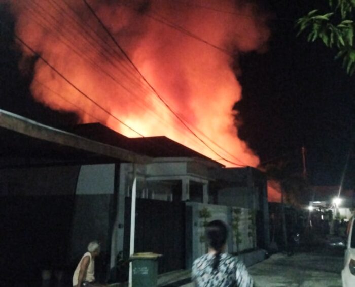 Dua rumah terbakar