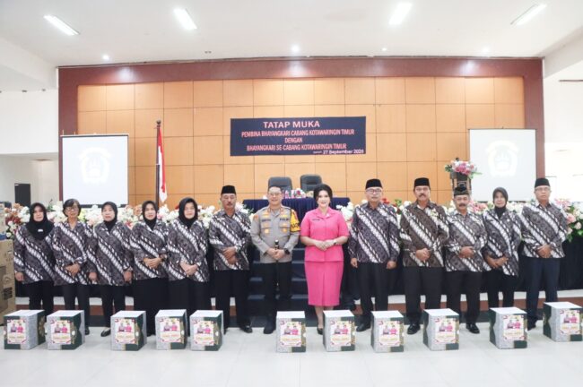 Pererat Silaturahmi, Kapolres Kotim dan Ketua Bhayangkari Tatap Muka dengan Bhayangkari se-Cabang Kotim